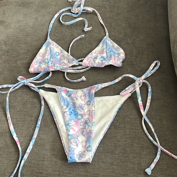 FRANKIE’S BIKINIS SIZE SMALL hibiscus string bikini - Picture 2 of 6